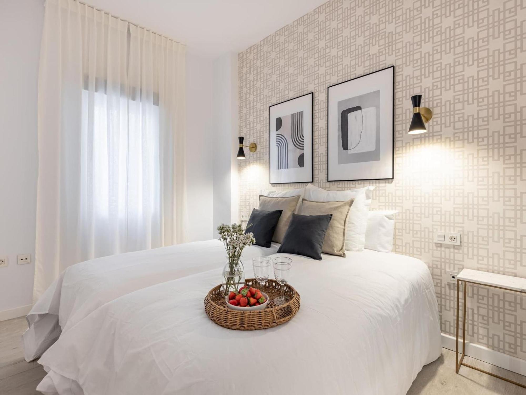 Central Stylish And Elegant 1 & 2 Bedroom Apartments III Granada Bagian luar foto