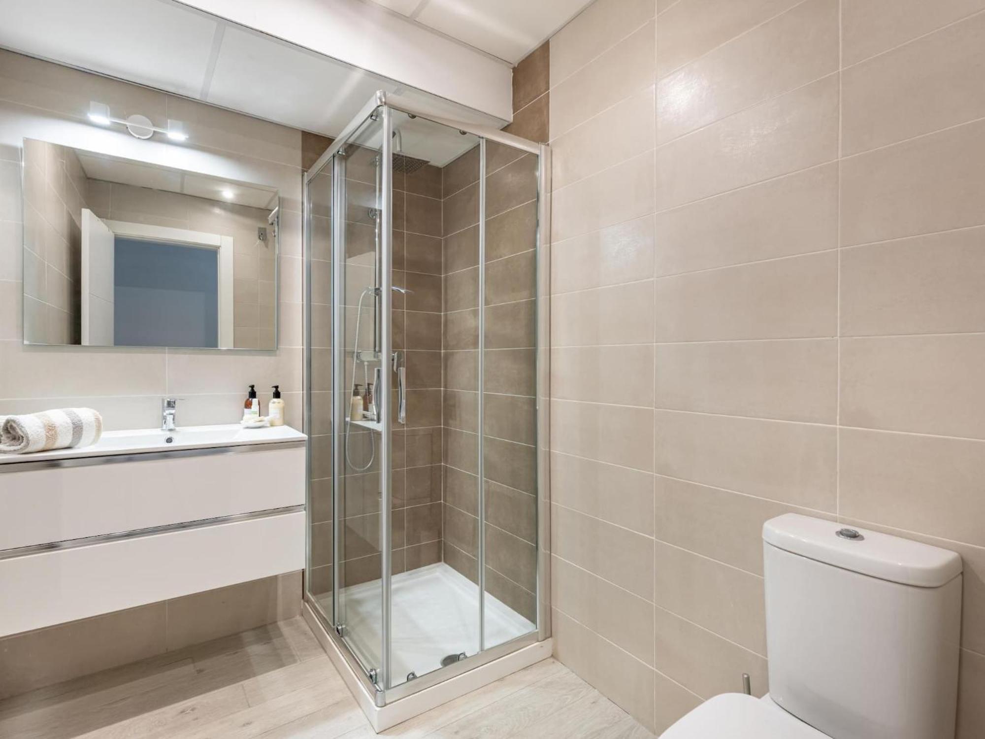 Central Stylish And Elegant 1 & 2 Bedroom Apartments III Granada Bagian luar foto
