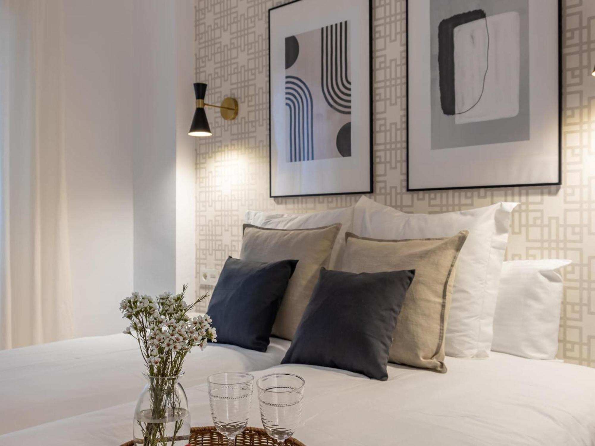 Central Stylish And Elegant 1 & 2 Bedroom Apartments III Granada Bagian luar foto