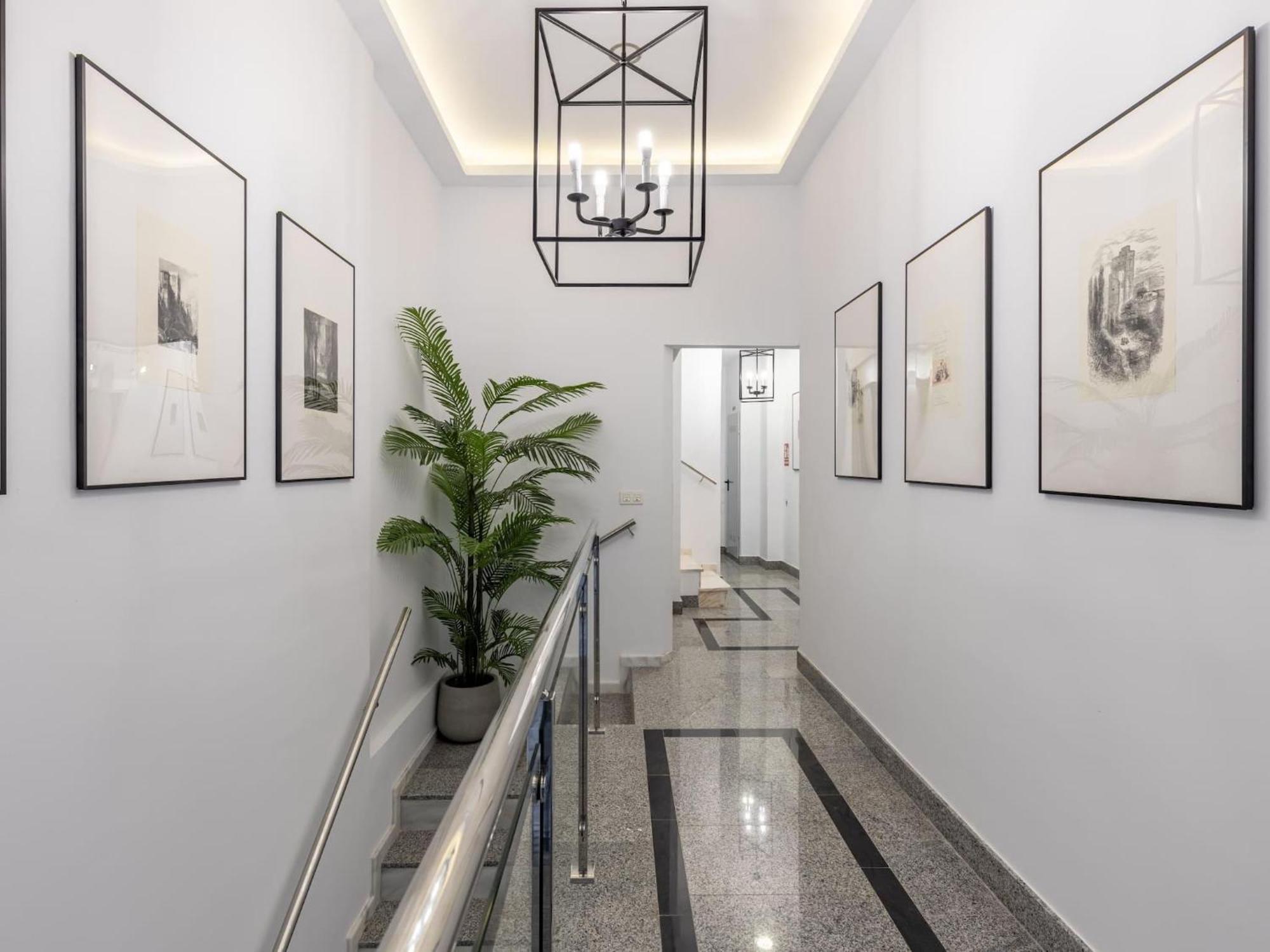 Central Stylish And Elegant 1 & 2 Bedroom Apartments III Granada Bagian luar foto