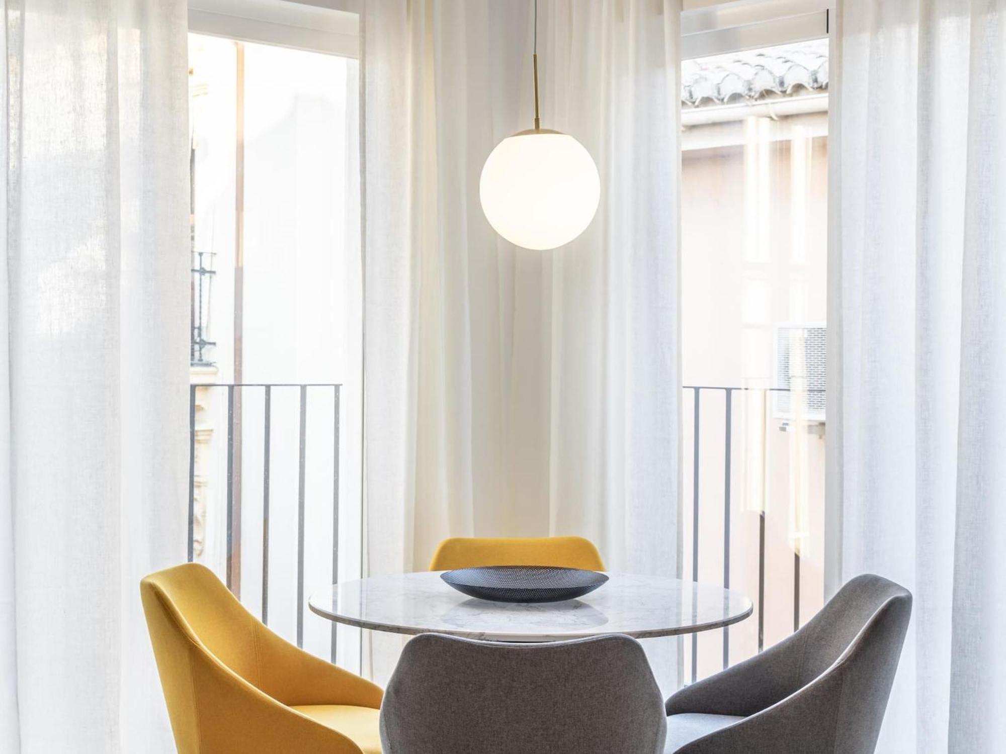 Central Stylish And Elegant 1 & 2 Bedroom Apartments III Granada Bagian luar foto