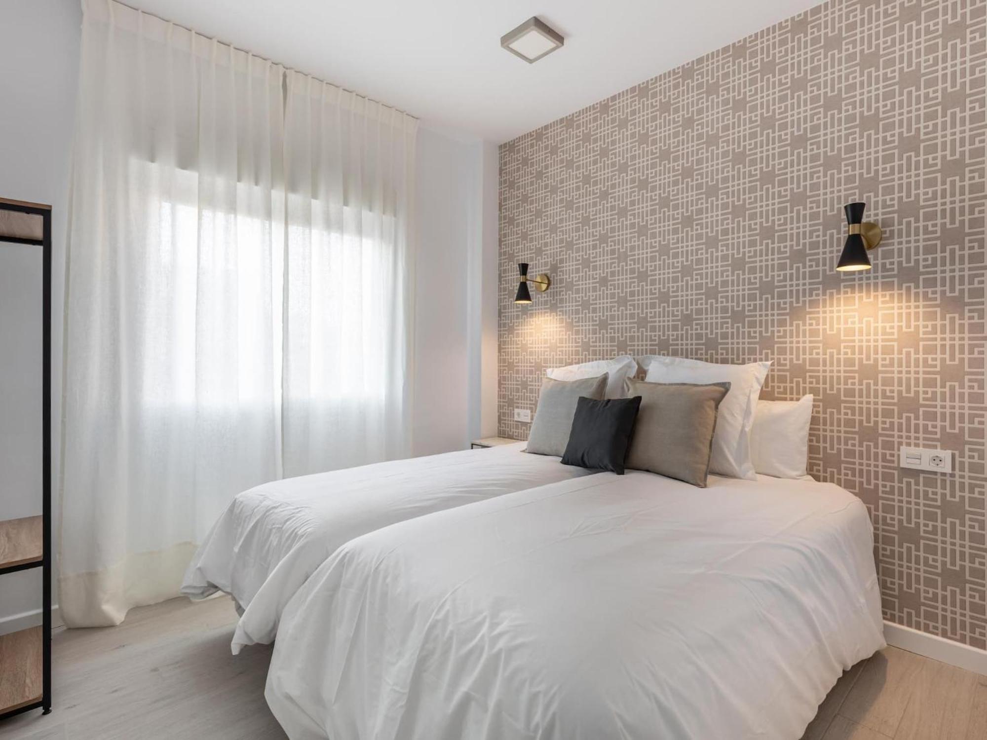 Central Stylish And Elegant 1 & 2 Bedroom Apartments III Granada Bagian luar foto
